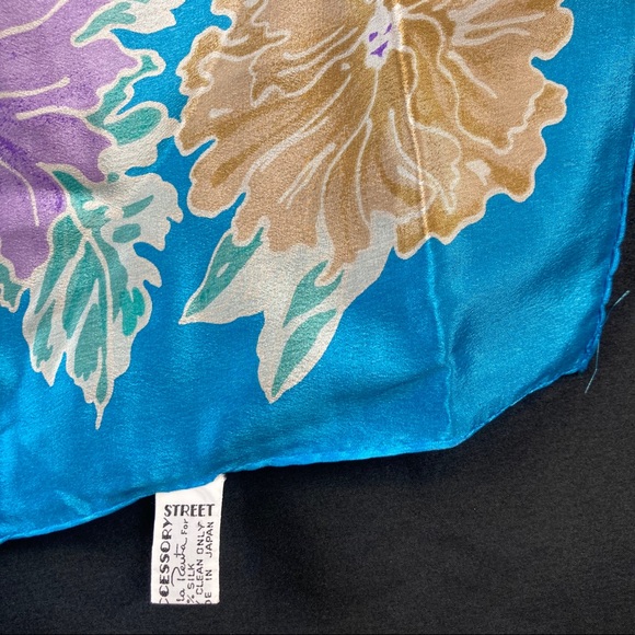 Oscar de la renta floral on lattice printed silk square scarf - Picture 8 of 10